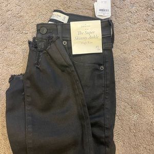 Brand new abercrombie black ankle jeans. Size 25